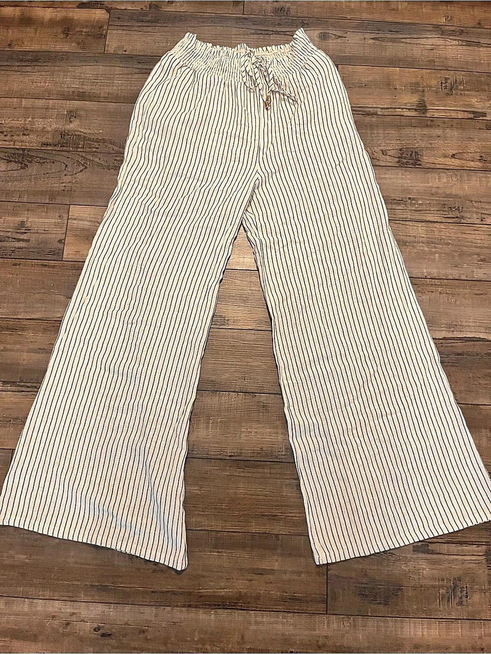 Alice + Olivia Striped Wide Leg Pants in Cream & Black Size Medium Like New